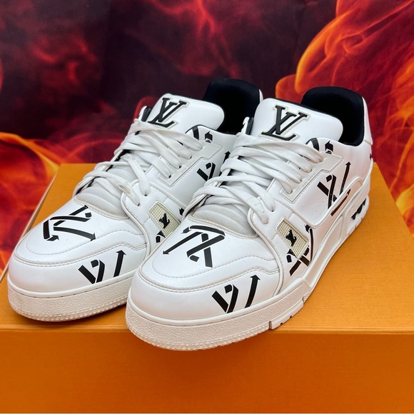 Louis Vuitton trainer low LV size 9.5/11 mens - Picture 8 of 11